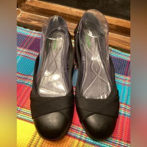 Baretraps Memory Foam Women’s Black Flat Slip on Shoes